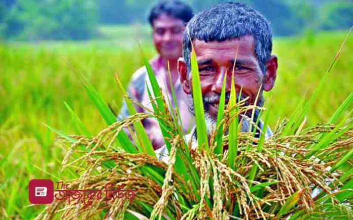 কেন্দ্রকে টেক্কা দিয়ে রাজ্য সরকারের পক্ষ থেকে কৃষকের হাতে ১০ হাজার